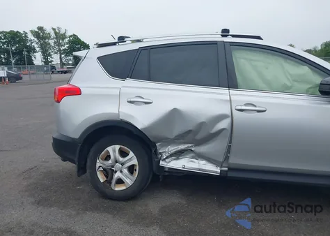 2015 Toyota Rav4 Le z USA, uszkodzony, nr VIN JTMBFREV1FD154217